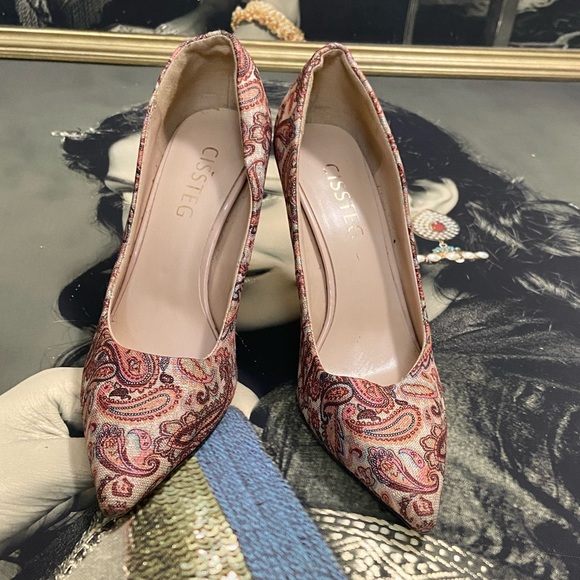 Heels. Size - 235.EUR- 37. Measurement shown in the picture in CMS - Picture 2 of 12